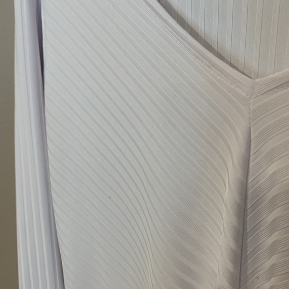 Dex V-Neck Tie Front Top; Size Large - Picture 3 of 8